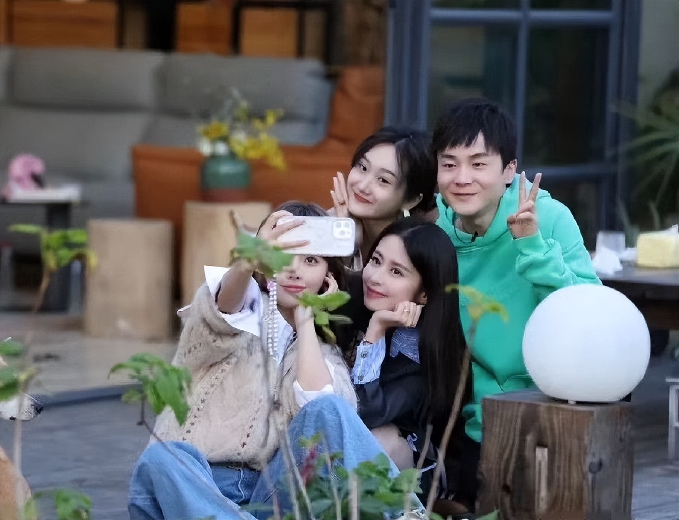 张嘉倪|交友需谨慎：张嘉倪老公买超疑似出轨，是被王思聪带坏了吗