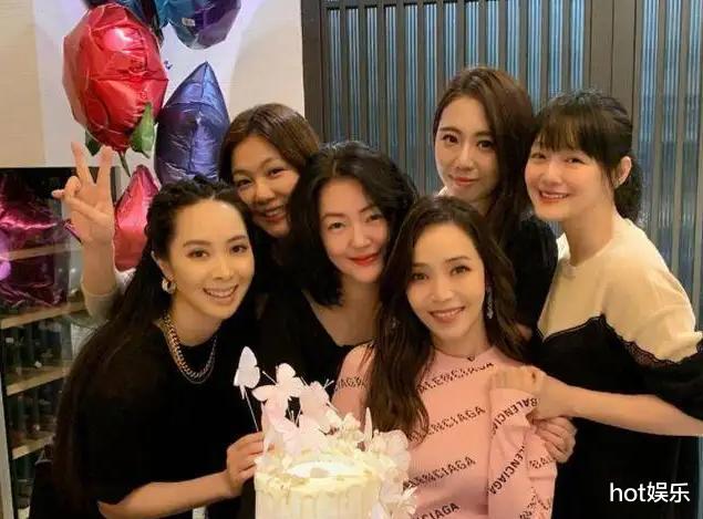 张兰|大S关注徐芳三天，张兰火速向徐芳发律师函，评论区：贼喊捉贼