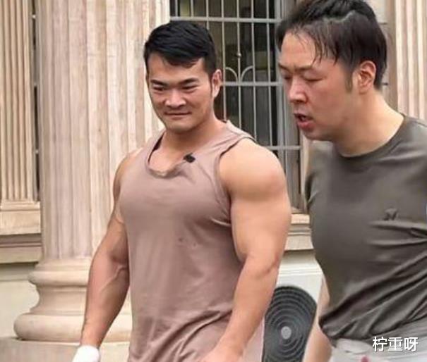 杜海涛 杜海涛婚后近照曝光，力量训练后瘦到脱相，向韩国人下跪再度被提