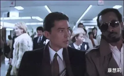 李连杰|年轻时帅气英俊，老了却丑得千奇百怪，这8位男星一个比一个可惜