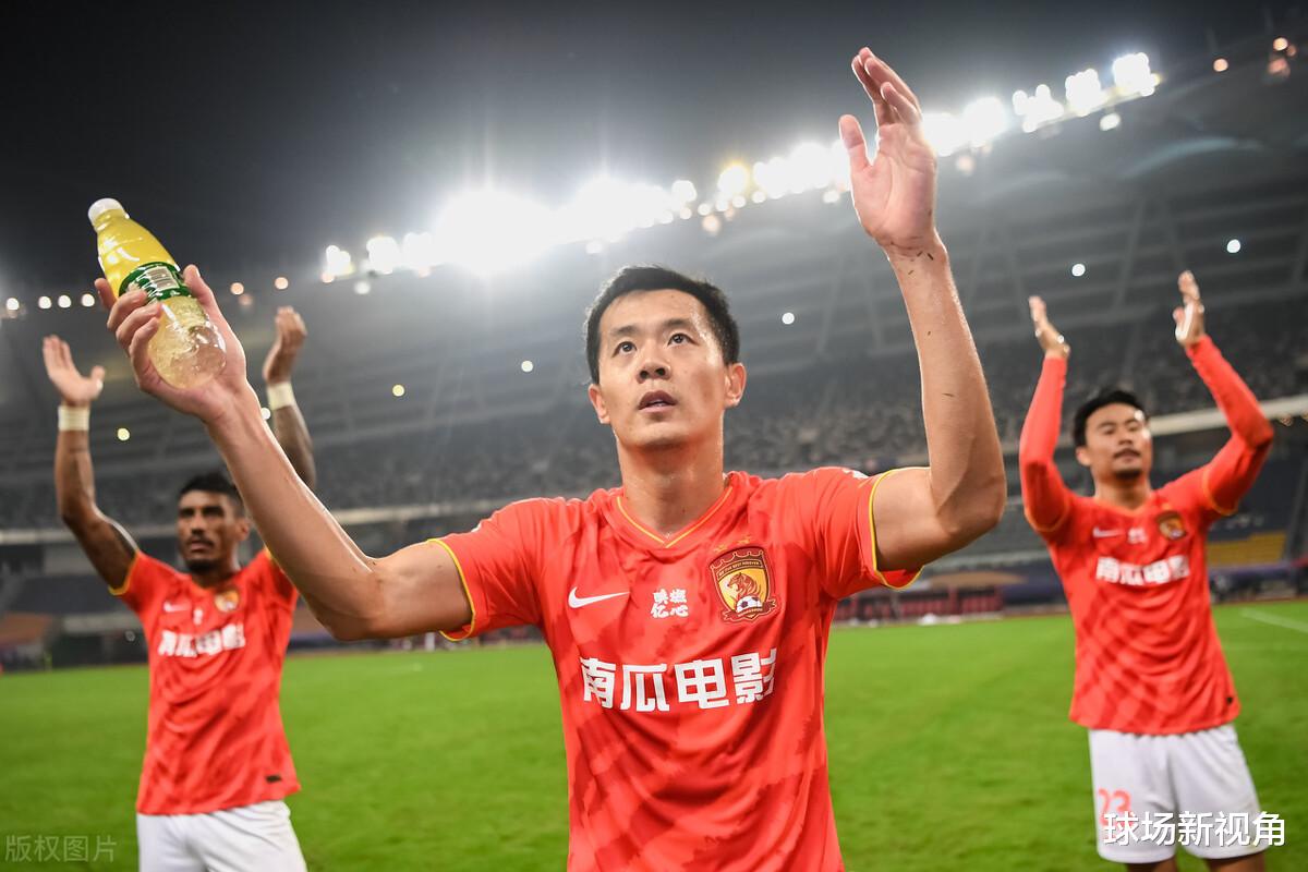 蔡慧康|中超动态：广州队尚未与一线队球员沟通，蔡慧康受伤返回上海海港