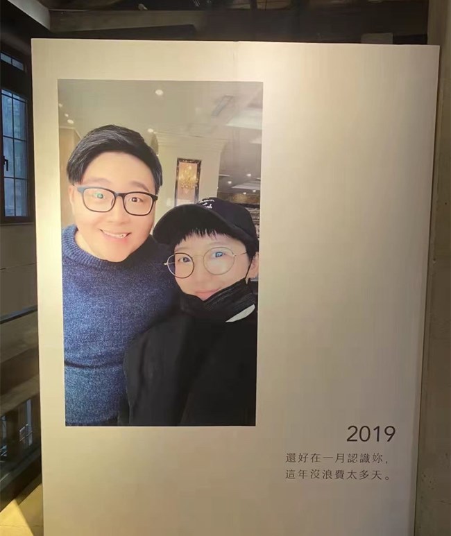 郝劭文|郝劭文向女友跪地求婚，女方身材娇小是圈外人！恋爱细节曝光好甜