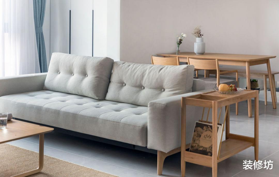 游戏设计者的家，经过改造49平的卧室里，也有了读书的空间