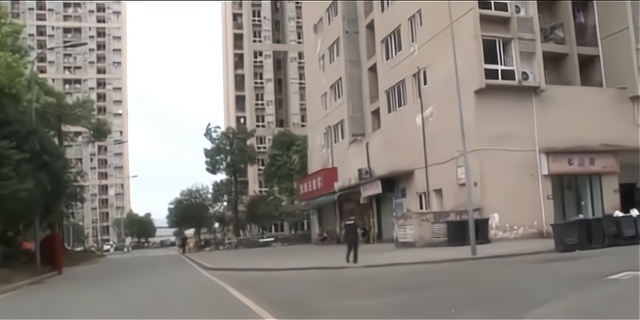 重庆一少女跳楼身亡,年仅14岁,邻居披露原因,父母态度让人生疑
