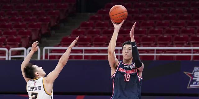 广东宏远拒绝交易!朱芳雨留下三届总冠军射手,曾差点因伤退役