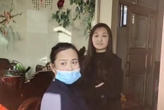 陈亚男|陈亚男道歉后，跟朱单伟合体出镜疑似和好，网友：钱是好东西