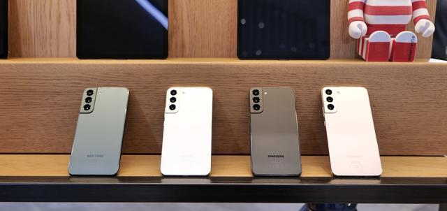 三星|GalaxyS22系列上手选择:小杯送老婆,超大杯自己用