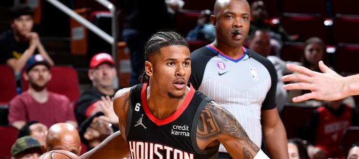 牛！美记：在火箭训练结束后，杰伦-格林深入研究自己的比赛录像