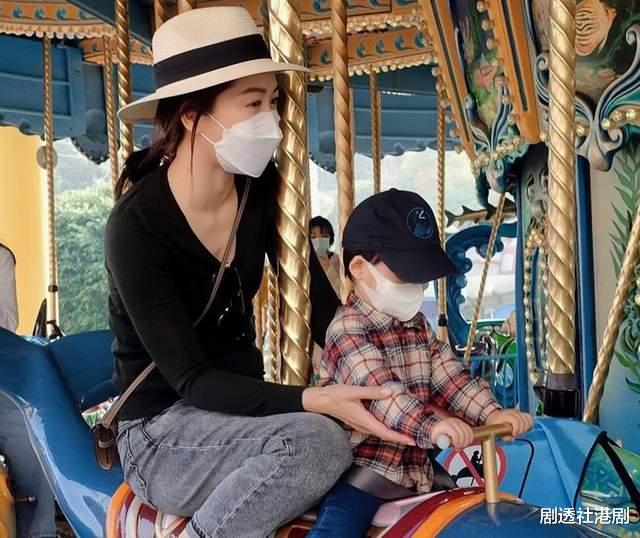 巩俐|香港知名女星罕见晒娃！2岁儿子身高出众，与丈夫长期分隔两地