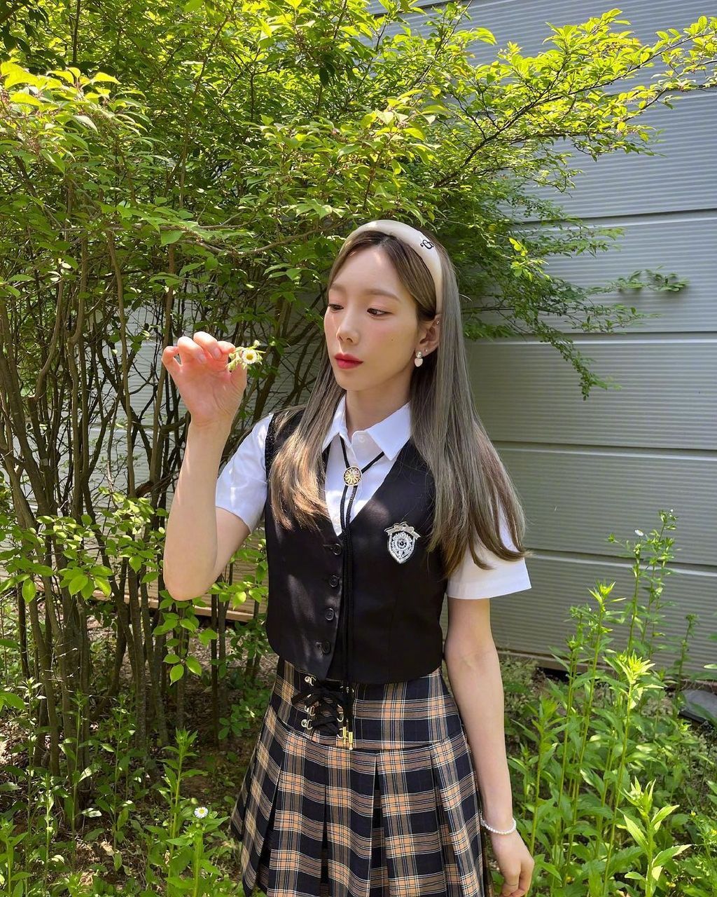 金泰妍|33岁泰妍穿校服，再现“纸片人”身材，比花还清新的美