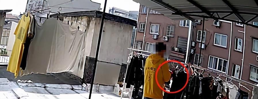 男子有恋物癖,多次偷取女性内衣穿着,构成毁坏财物还是盗窃罪?
