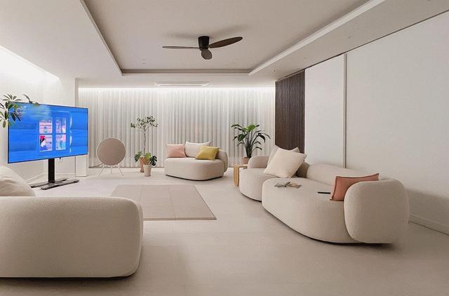 原来是真的,一人带俩娃,硬装设计简单些,家里会轻松显大不少!