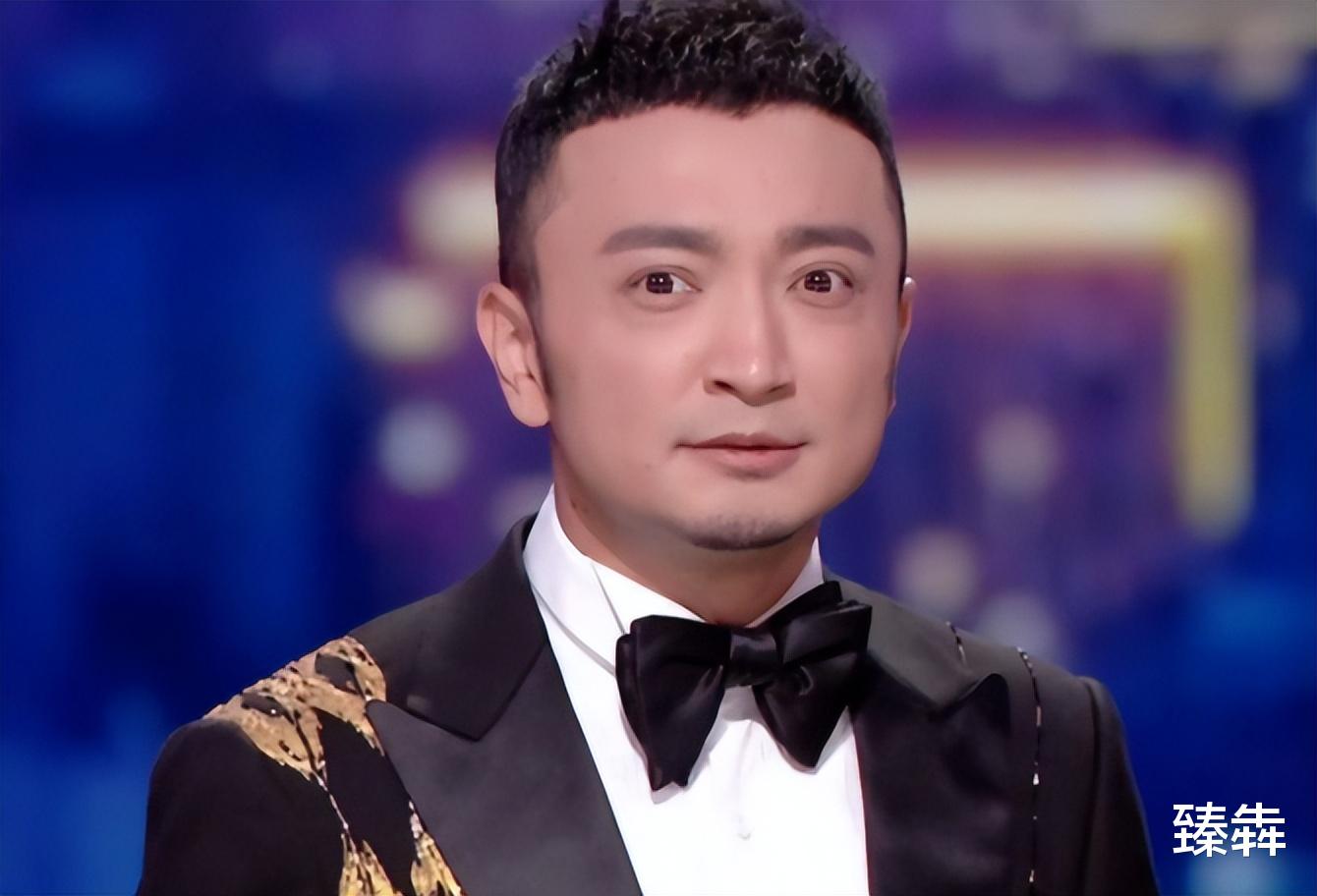 粉色|央视主持人尼格买提:30岁娶帕夏古丽,结婚9年没娃,他妻子呢?