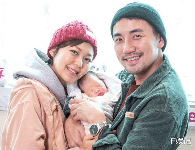 洪永城|TVB小生洪永城晒开心全家福 直言在床上一大早就被3个家人同时吵醒