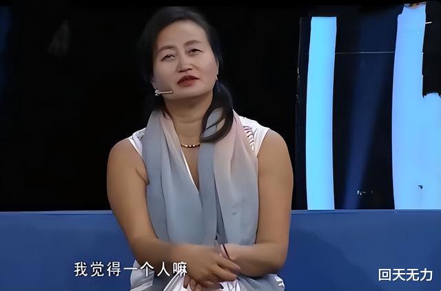 大妈年过五十依旧喜欢小鲜肉,结婚五次,丈夫和儿子同龄人