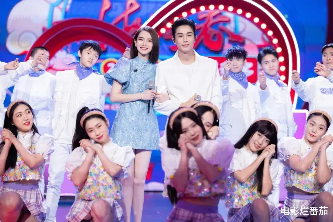 春晚|卫视春晚比美:baby离婚后美呆,关晓彤衣品没得挑,杨幂惊艳全场