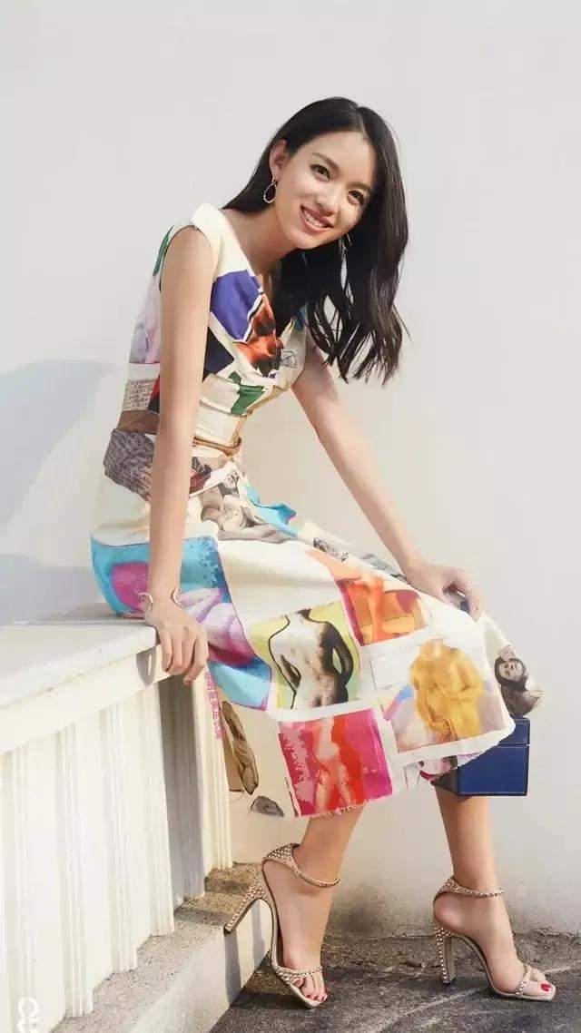 张梓琳|世界小姐冠军,拒嫁豪门,嫁素人老公9年生2女,如今38岁魅力依旧