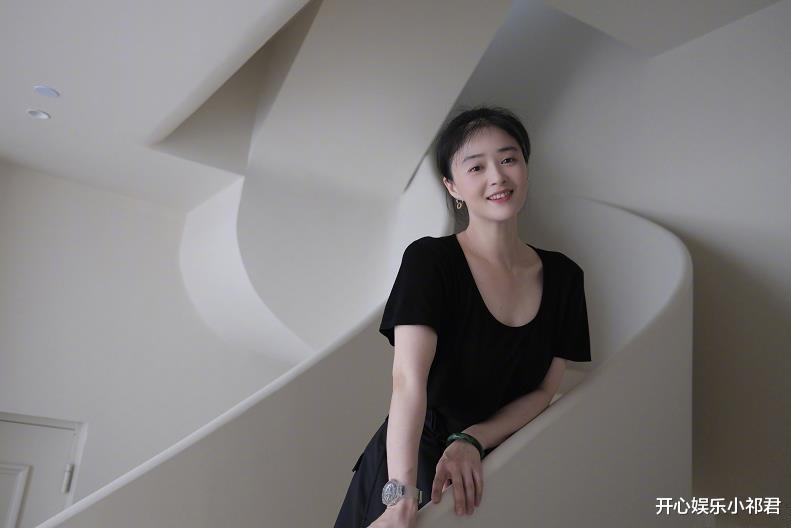 蒋欣|蒋欣瘦了,穿连衣裤裙美出新高度,刷新了我对她“美貌”的认知