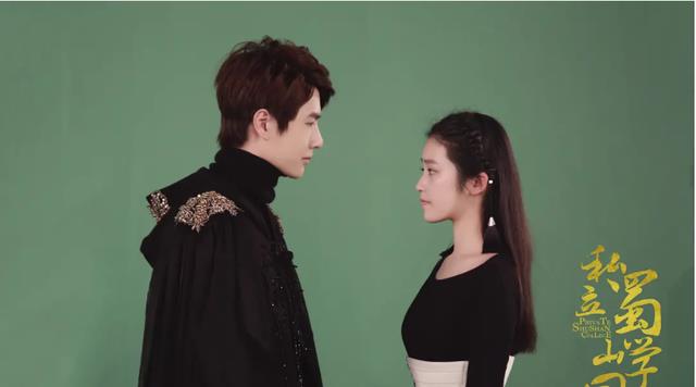 王一博|2017年杀青2022年还不播，王一博19岁拍的剧，女主陈钰琪成了摆设