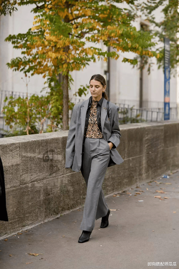 真正有气质的女人，穿衣打扮都有这3个“特征”，你也能做到！