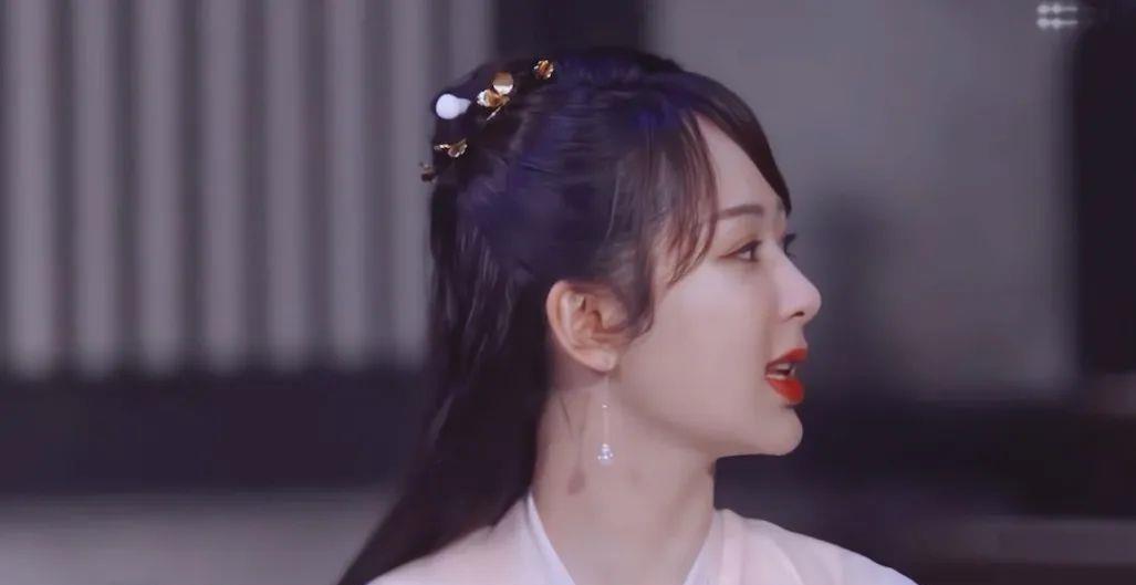 人物设定|内娱女星直播开黄腔,拗人设用力过猛,离谱得粉丝都看不下去