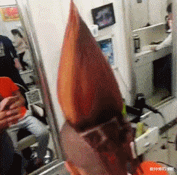 王菲|李嫣为妈妈王菲画油画，母女俩温馨同框，互动画面惹人泪目