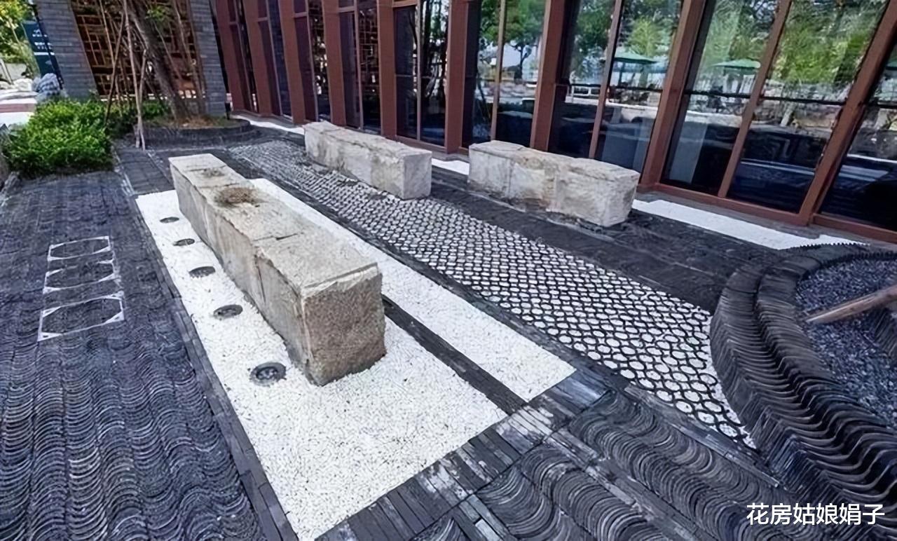 老砖老瓦收进小院，是做园艺盆器还是装饰小院，要的是独有的古韵