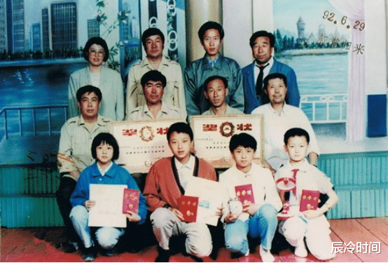 小姐姐|李玉刚：成名前身上全是刀疤，成名后梅葆玖怒斥他是个小丑