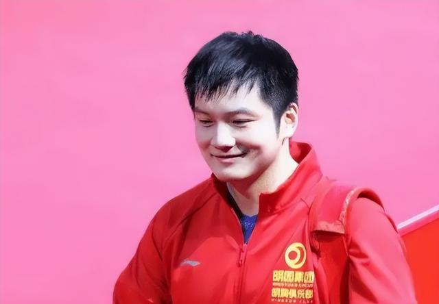 樊振东|樊振东喜从天降！刘国梁爱将收到三个利好消息，球迷：东哥幸福了