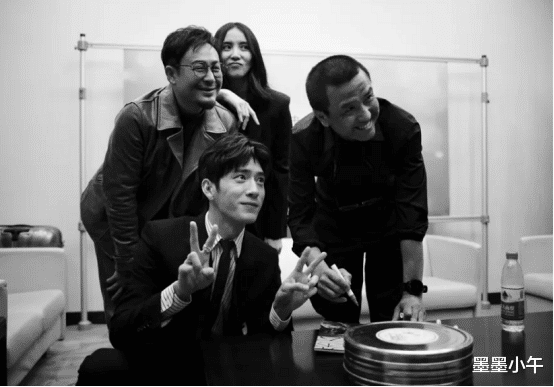 张颂文|“励志哥”张颂文,母亲早逝,当演员差点没饭吃,靠2个男人走红