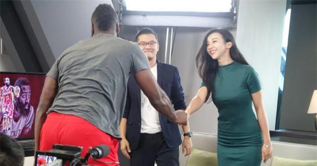 马耳他|颜值皆一切，被称为是最美NBA记者的张曼源，真的是徒有美貌吗？