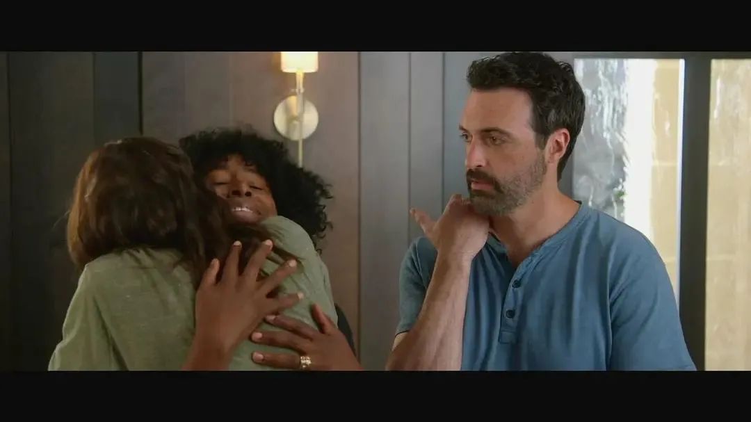 女幼师在家偷情，小区业主集体欣赏...