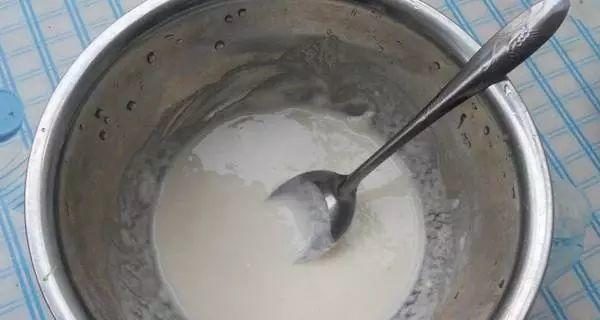 面粉|油烟机脏了用钢丝球怎么都洗不掉？用面粉这1招就搞定了！