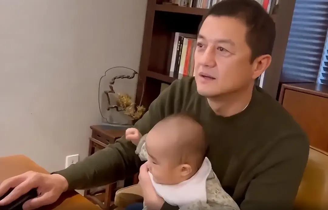 李亚鹏|李亚鹏与岳父岳母一起过年,李嫣将和海哈金喜一家过春节