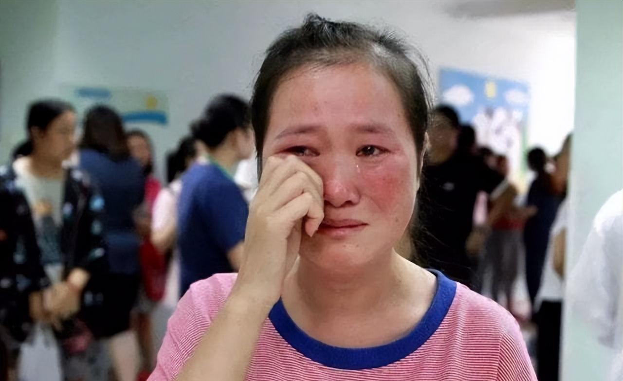 招聘|45岁保姆坦言：雇主每月给我9000工资，却要求我每天给他洗脚