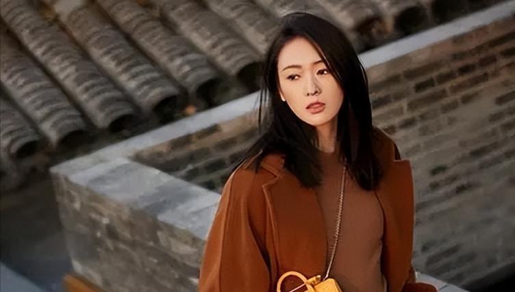 童谣|资本大鳄王冉：51岁娶小17岁童瑶，余生要为娇妻遮风挡雨