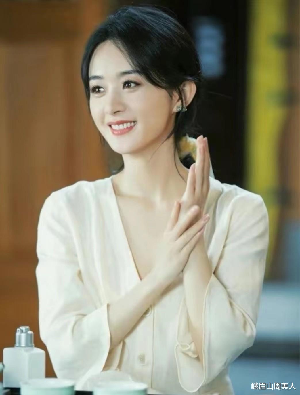 化妆 ?女生不管出门多赶，尽量化淡妆，教你这4个步骤，精致还好上手