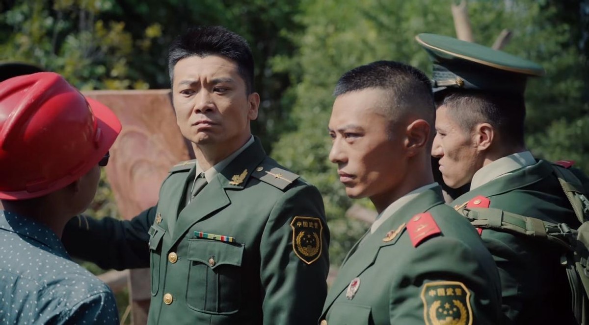 特战荣耀|分明同一人，演完《人世间》再演《特战荣耀》，换身军装却没认出