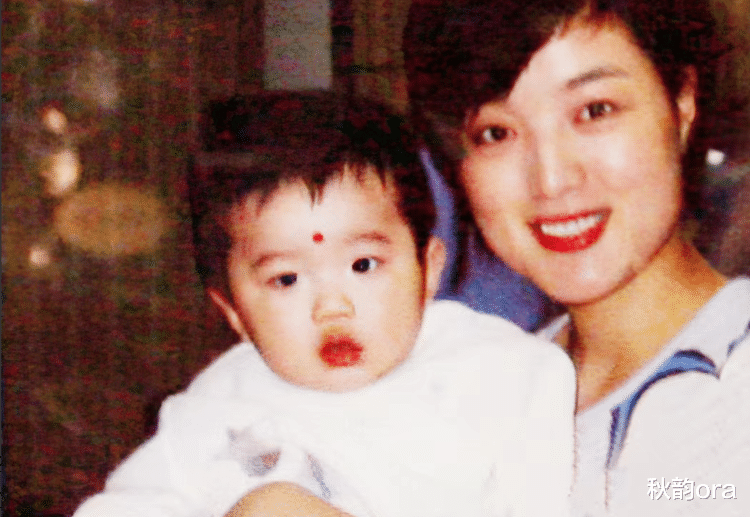 白雪|歌手白雪：中年离异后，二婚再嫁小8岁老公，如今事业爱情两头旺