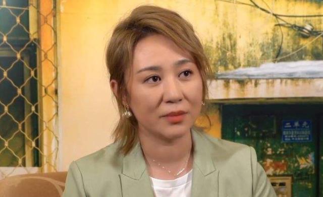 宋轶|40岁马丽自曝生育后遗症,五脏六腑严重受损,一打喷嚏就漏尿!