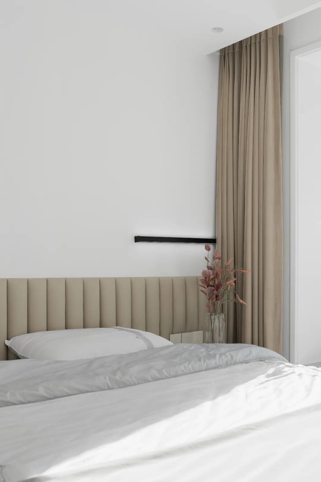 110㎡简约纯净三居,去客厅化打造多功能区,更适合这个三口之家!