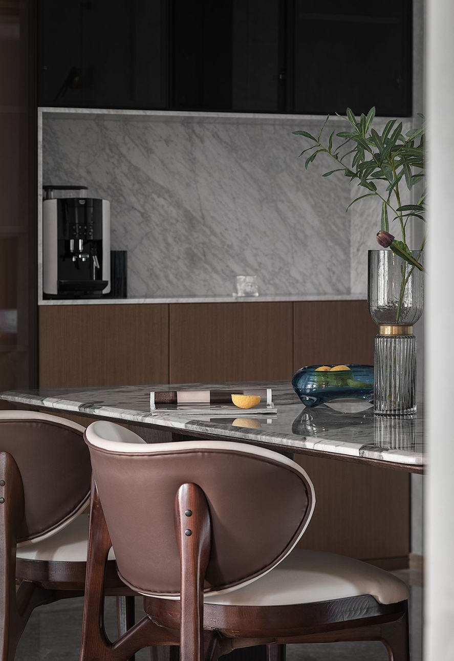 180㎡简约三居室，设计简洁，低调奢华