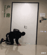 “最怂丈夫”火了,陪产时紧张得哭天喊地,妻子:到底谁在生娃?