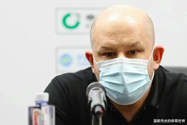 雅尼斯|无缘八强，雅尼斯直接辞职！此事何意？名嘴朱彦硕的分析一针见血