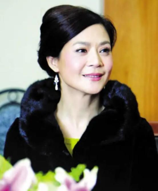 俞小凡|一代琼瑶女神俞小凡,被骗800万,老公出轨两次,为了孩子不离婚