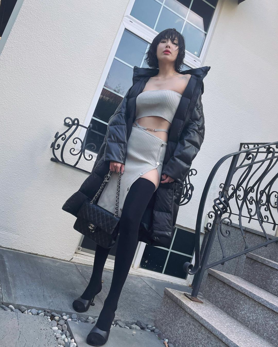 金泫雅|泫雅露肩裙装,秀出火辣身材,韩网友赞叹:“性感小野马回来了”