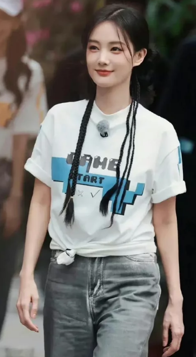 李一桐|清纯风的李一桐，这次的装束真的有辨识度！