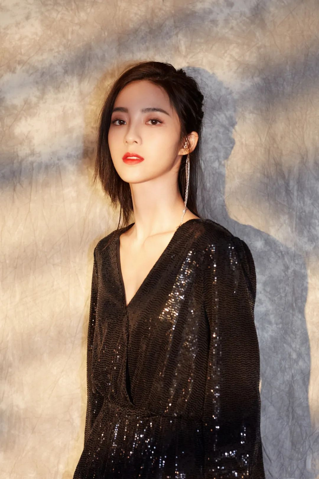 万鹏|万鹏，屏幕上的彪悍女汉子，现实生活的她，美得让人窒息