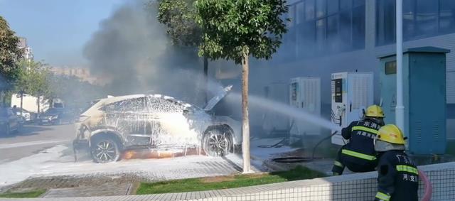 半年卖出224万辆,平均每天7起起火事件,如何防范电动汽车自燃?
