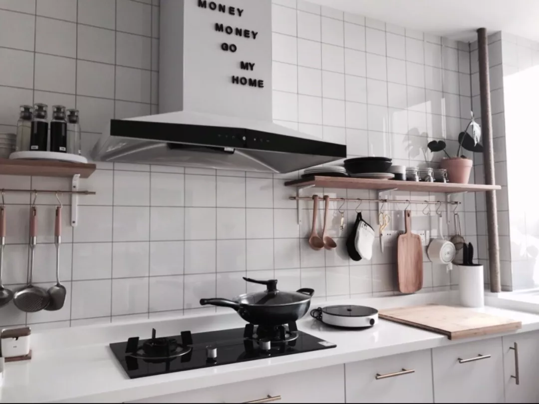 再小的厨房,装上收纳挂架,都会方便不少!